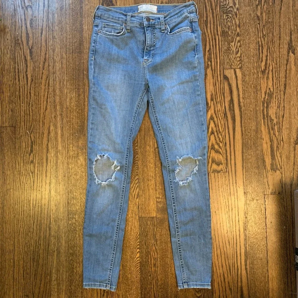 Free People Skinny Jeans 61855-16515125 DISTRESSED‎ size W 28R Open Knees